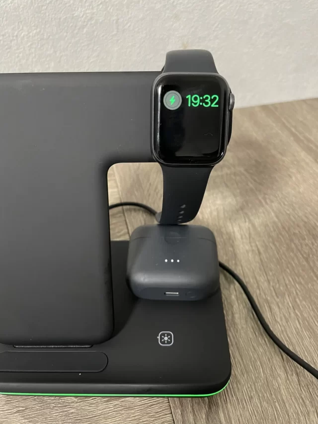 ワイヤレス充電器 3in1 15W 充電スタンド Qi急速充電　Airpods Applewatch iphone Android soundcore liberty